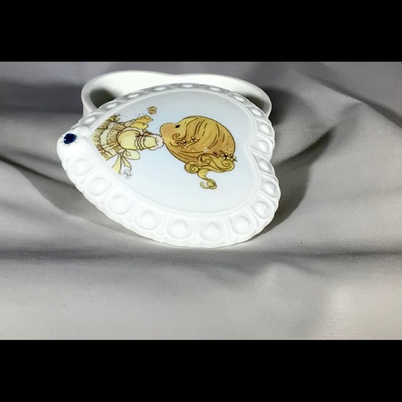 PRECIOUS MOMENTS “March’s Child” heart shape box - Picture 7 of 14